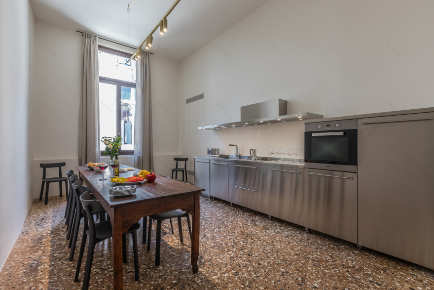 威尼斯 15 世纪宫殿改造,打造奢华旅游公寓-12