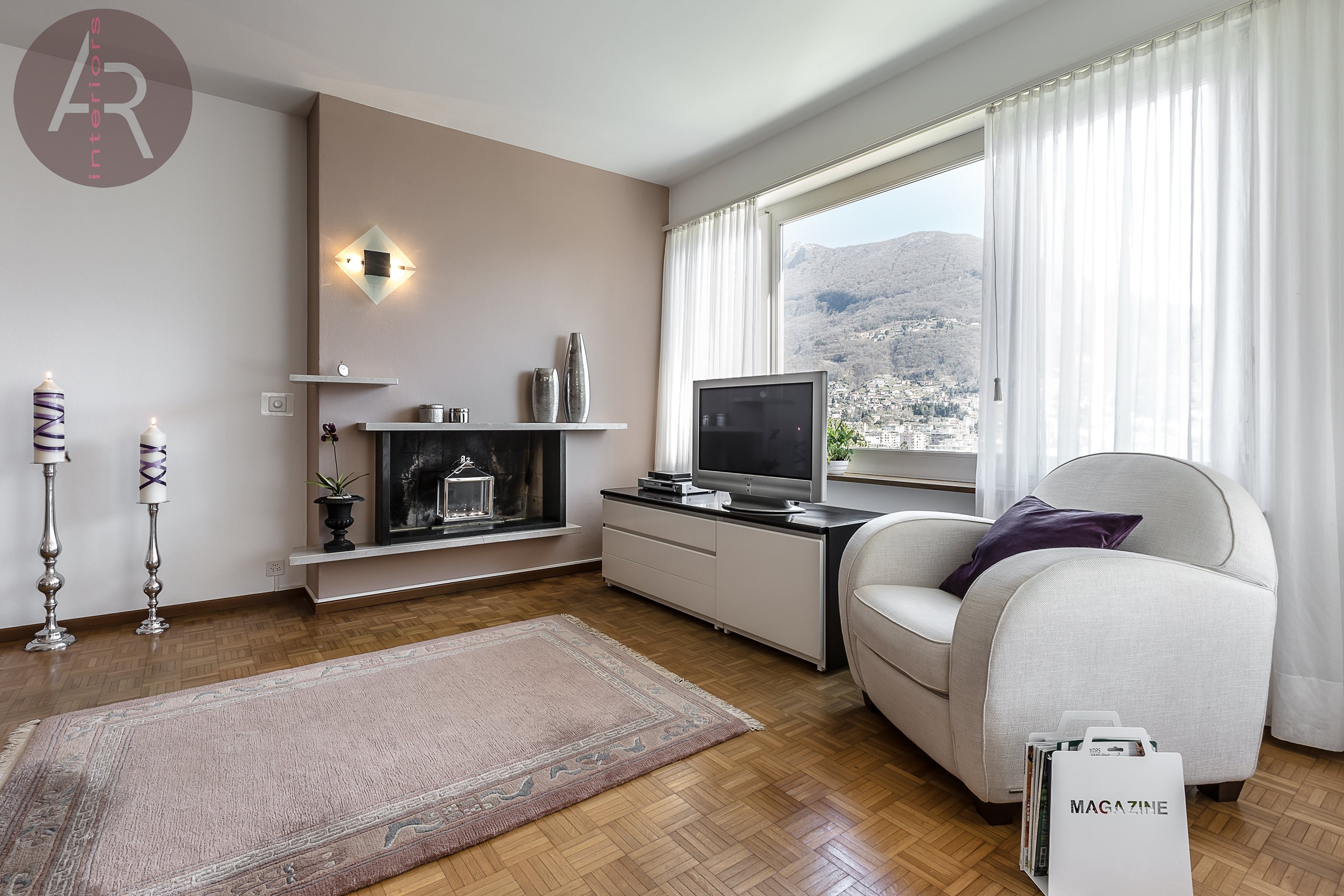 瑞士卢加诺别墅简约优雅的黑白空间-0