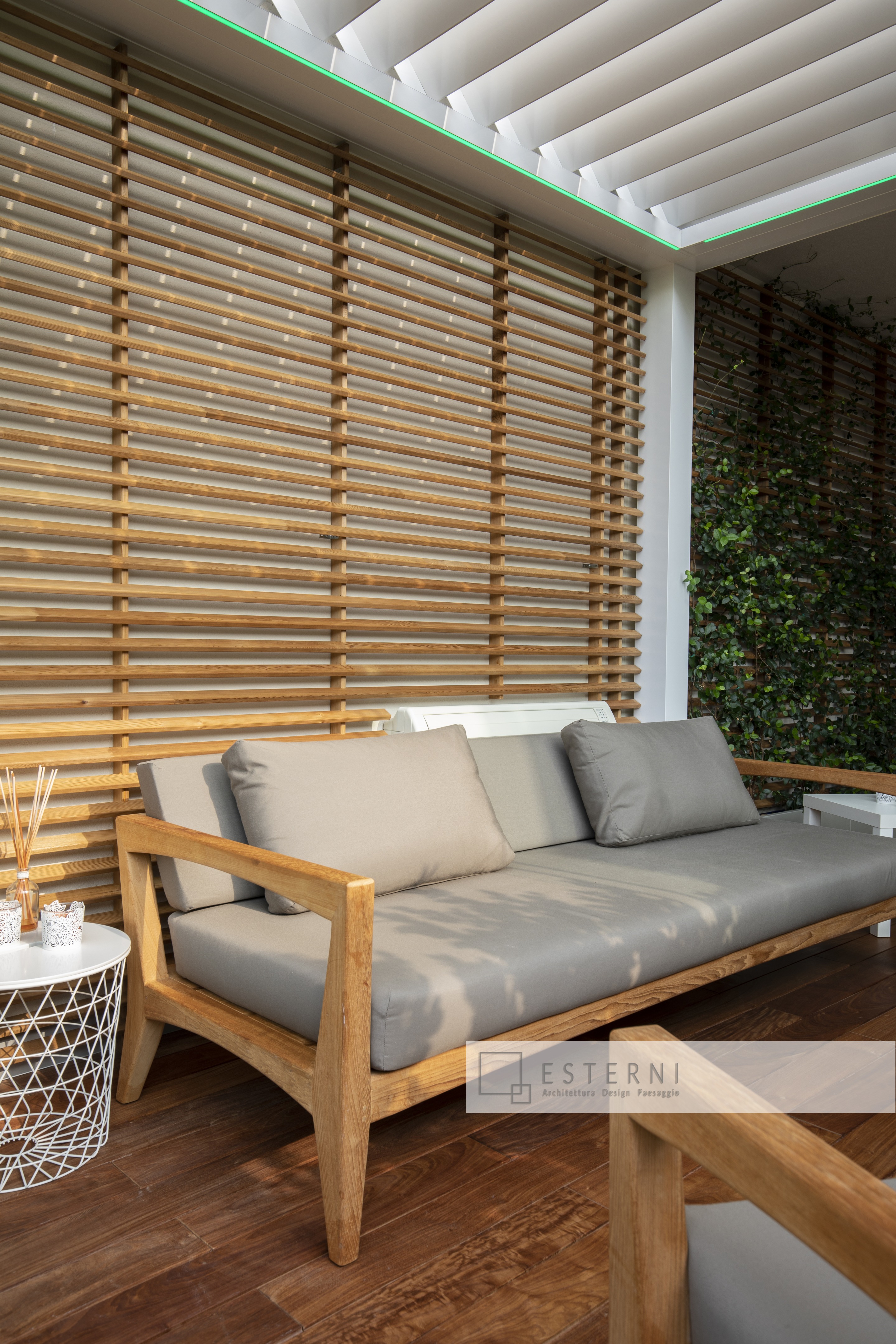 生态木阳台，全玻璃滑动面板，垂直绿墙，漂浮木地板-14