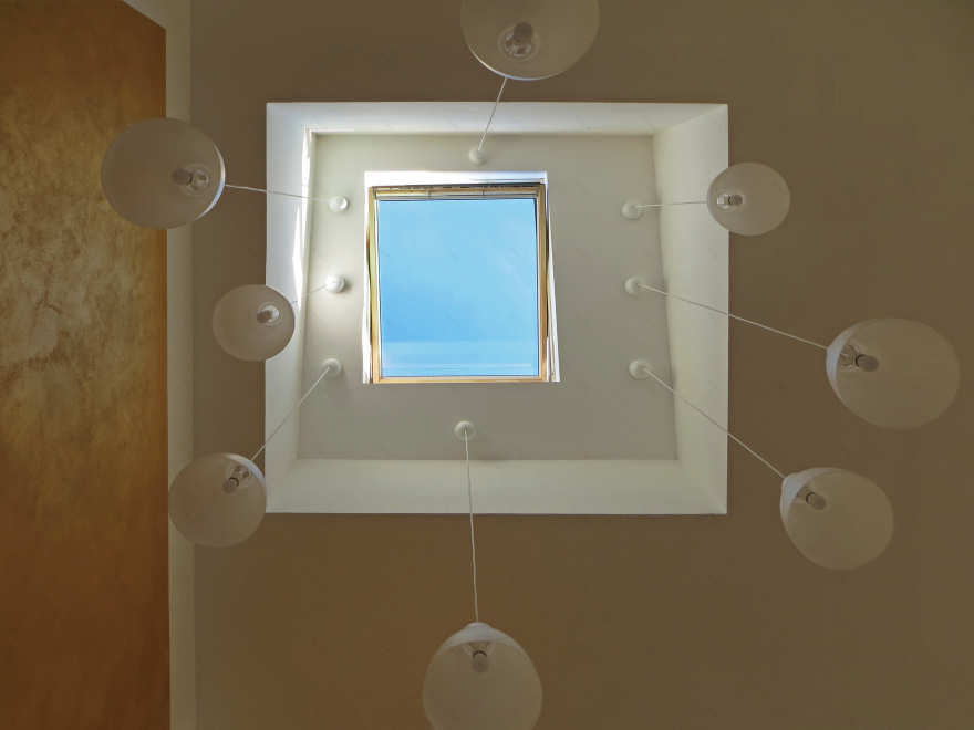 乡村别墅的现代重生 | 双层空间与自然光的完美融合-3