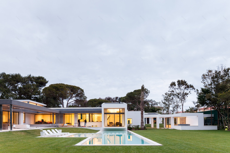 葡萄牙别墅和谐重生,室内外空间完美融合-43