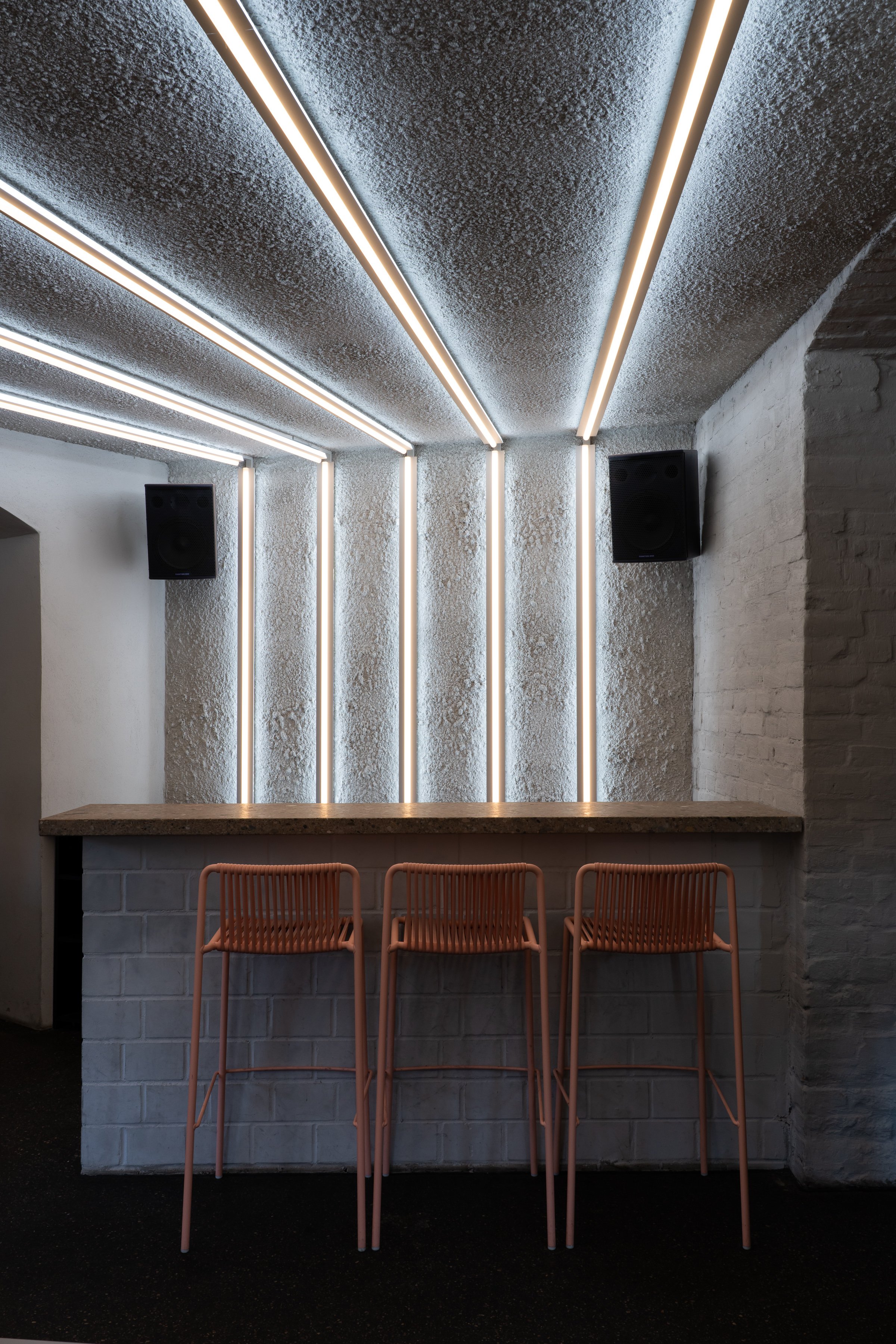 Eigengrau 酒吧 · 融合酒吧与餐厅的音乐空间丨德国柏林丨studio karhard 和 Room Division-9