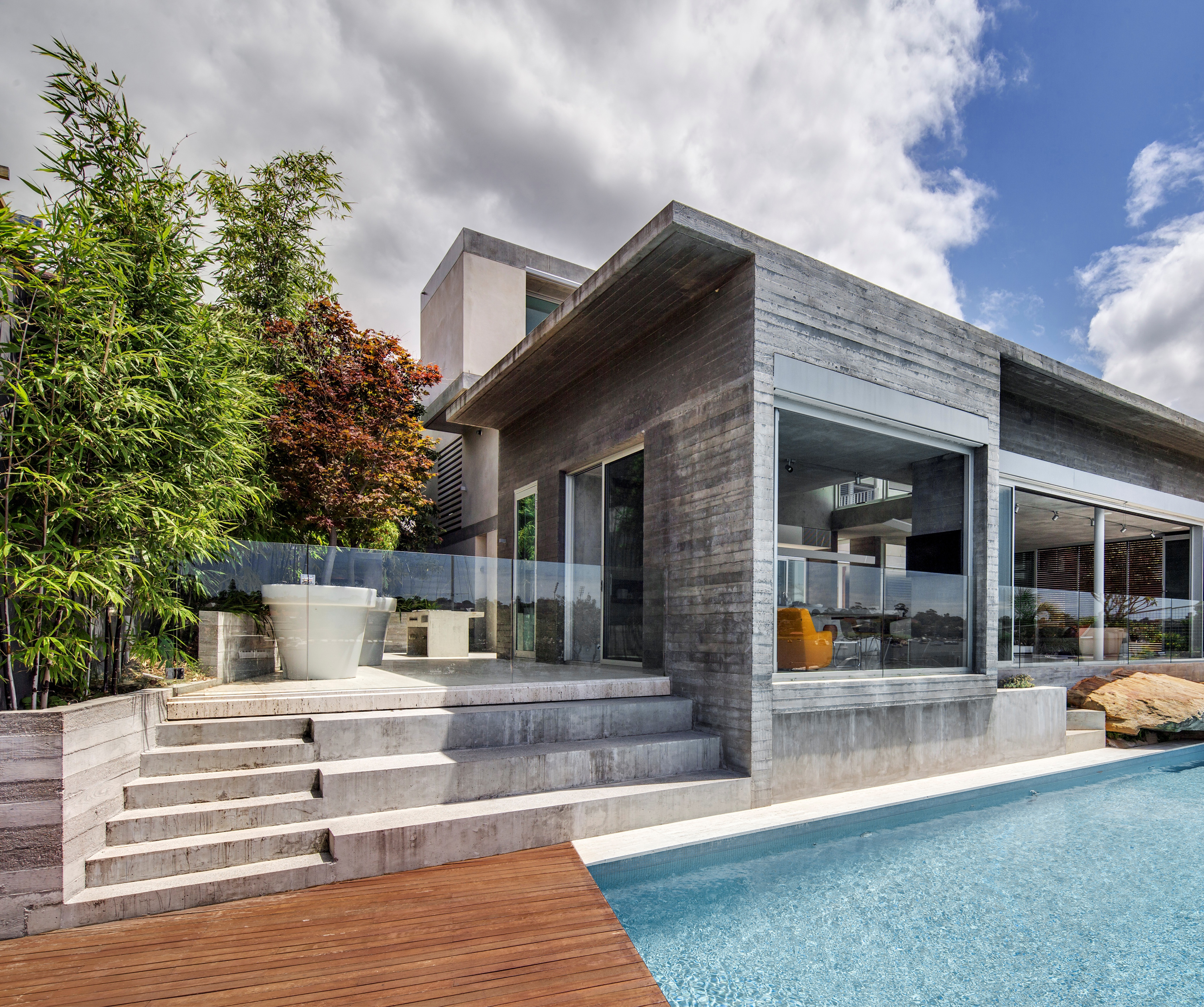 绿意环绕的玻璃别墅——Link House-2