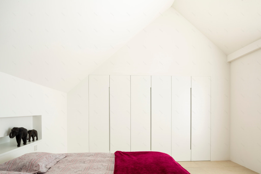 融合自然景观的西班牙风格别墅设计-11