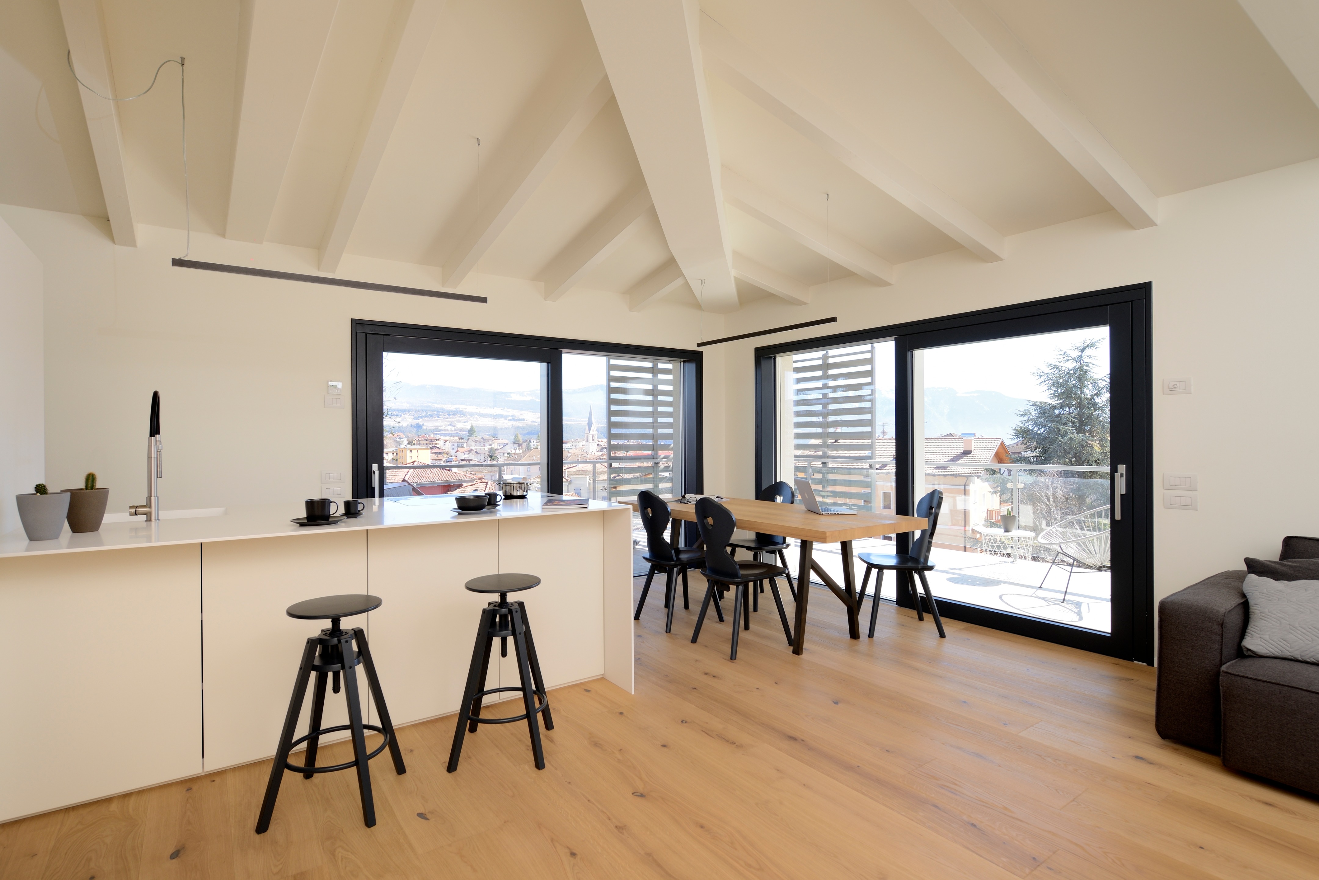 几何空间打造的极简家居-4