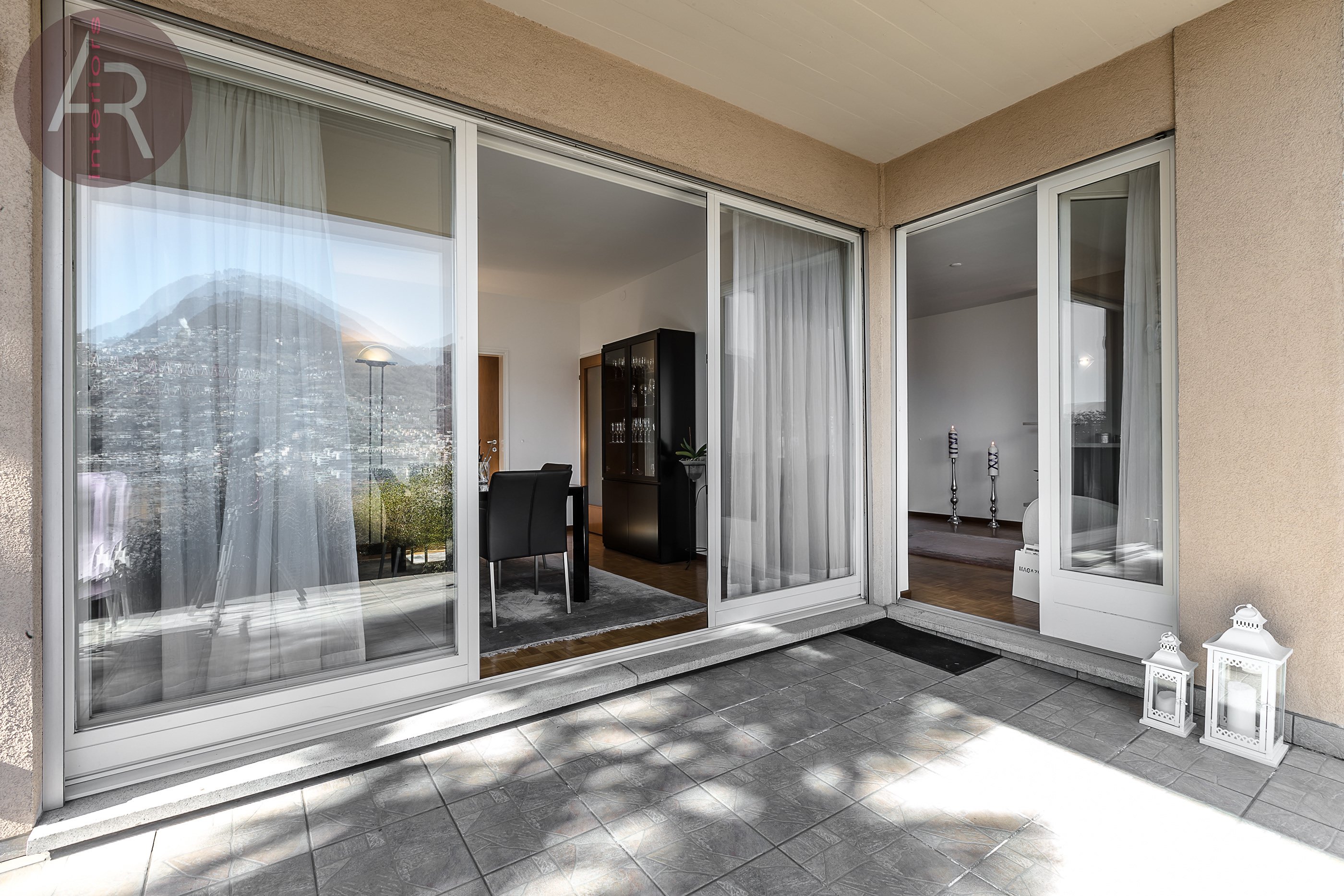 瑞士卢加诺别墅简约优雅的黑白空间-3