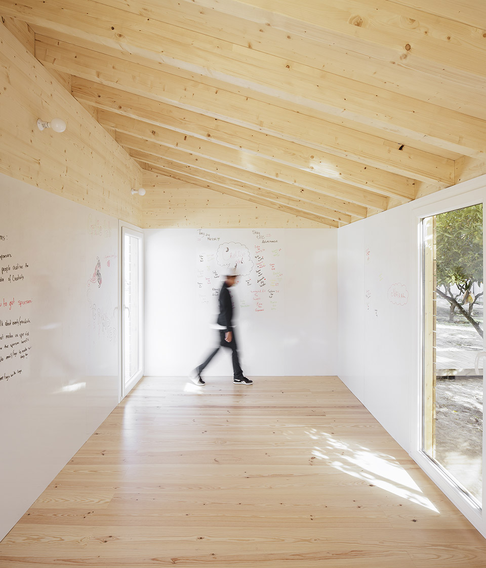 果园中的模块化木结构教室丨葡萄牙丨Estúdio AMATAM-36