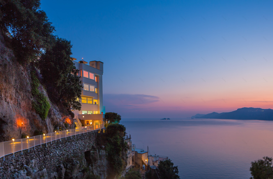 阿马尔菲海岸的现代白色酒店设计-0