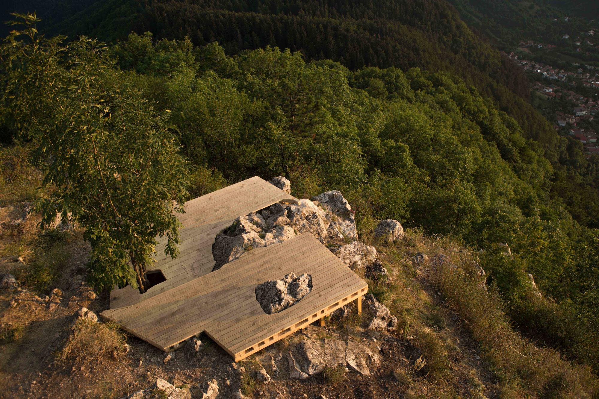 罗马尼亚 Brasov 自然保护区的生态建筑佳作-1