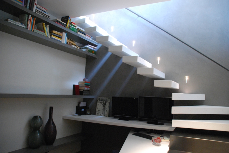 定制楼梯串联双层空间,木铁交融呈现和谐居室-7