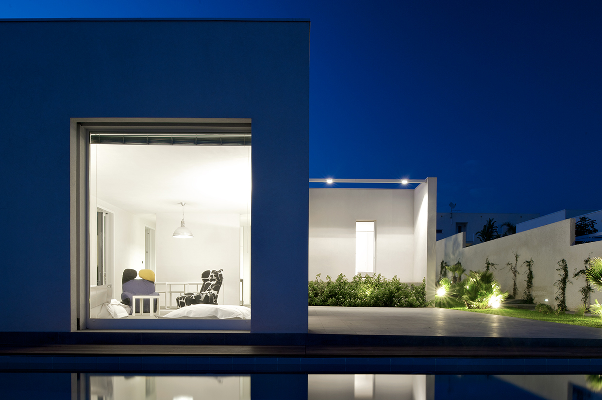 岩石与绿植共生的意式别墅设计-15