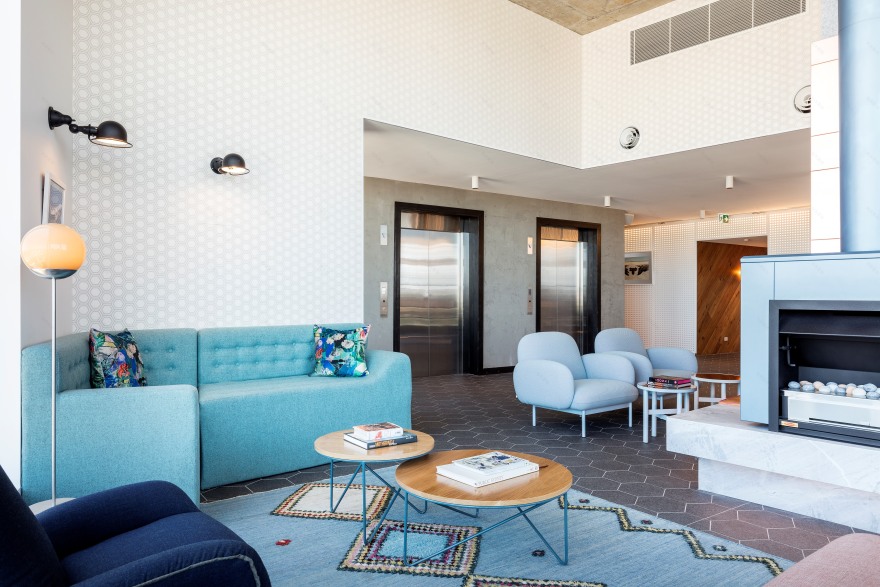 悉尼机场“Felix 酒店” | 澳大利亚版“中世纪现代”风格的设计-15