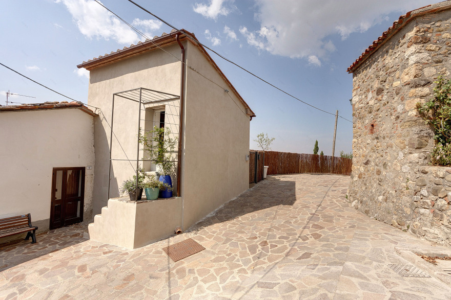 浪漫工业风打造的意大利乡村“微住宅”-16