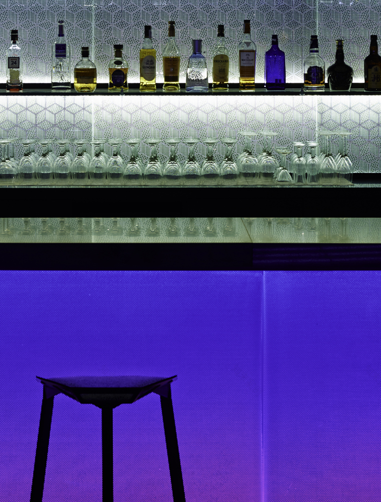 巴塞罗那赌场酒吧的炫目设计-5