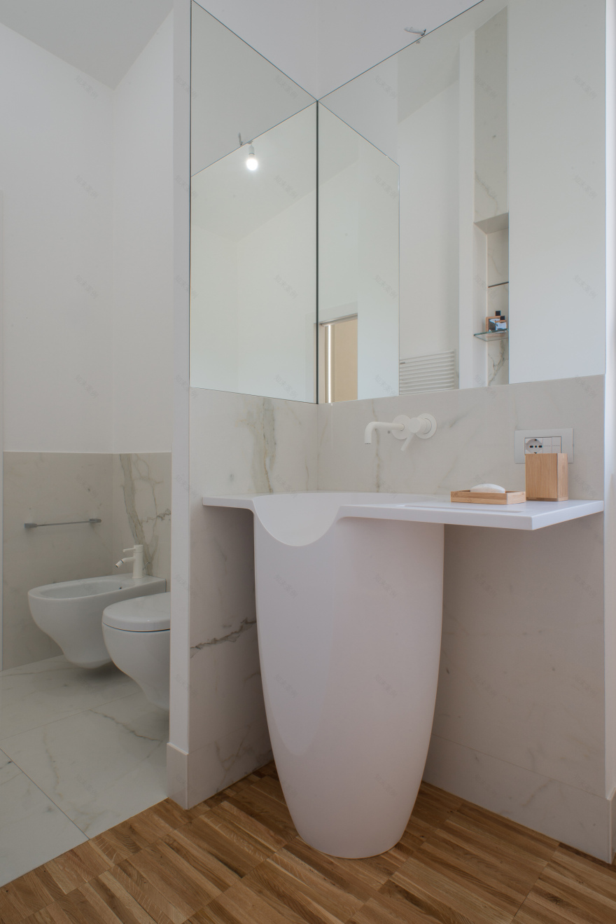 意外的别墅翻新,打造独特家庭住宅-18