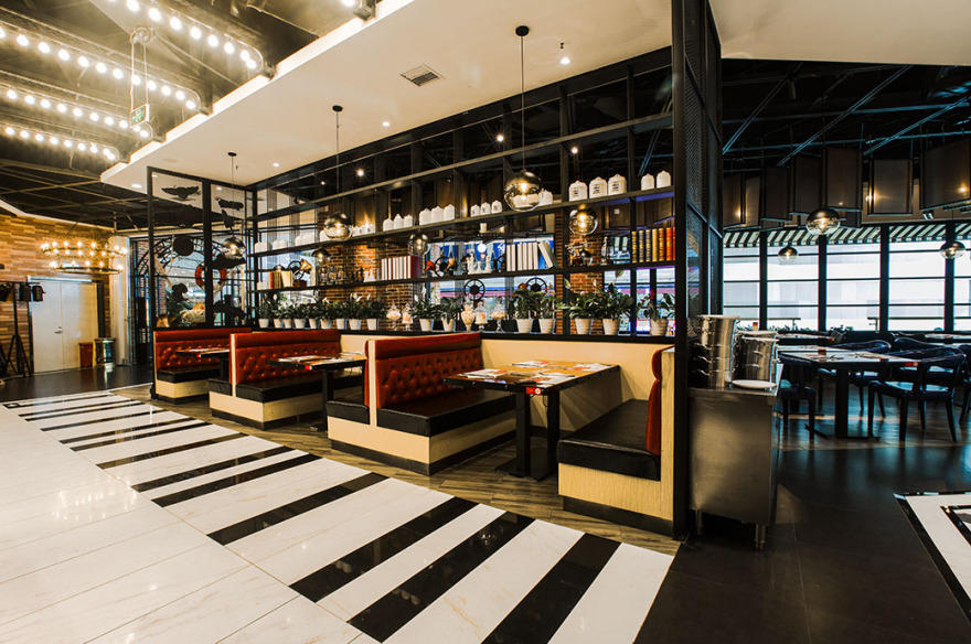 武汉凯德-- 西城 | 巴布鲁海鲜自助餐厅 | 工业风混搭绿植,呈现舒适自在的用餐环境-13