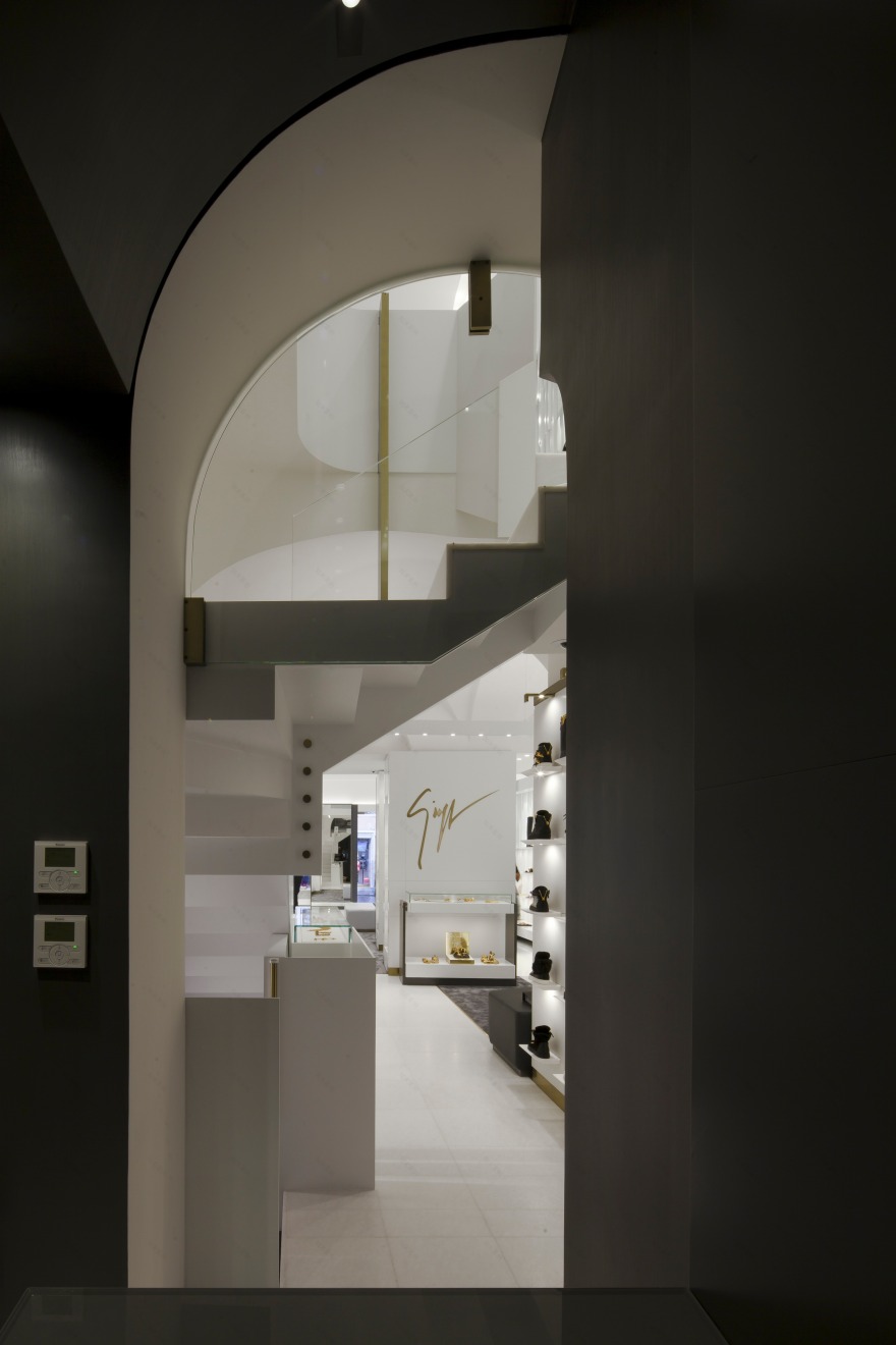 罗马旗舰店设计,传统与现代的完美融合-5