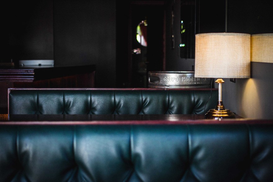 墨西哥历史中心酒吧 Al Antigua Bar 的现代改造-7