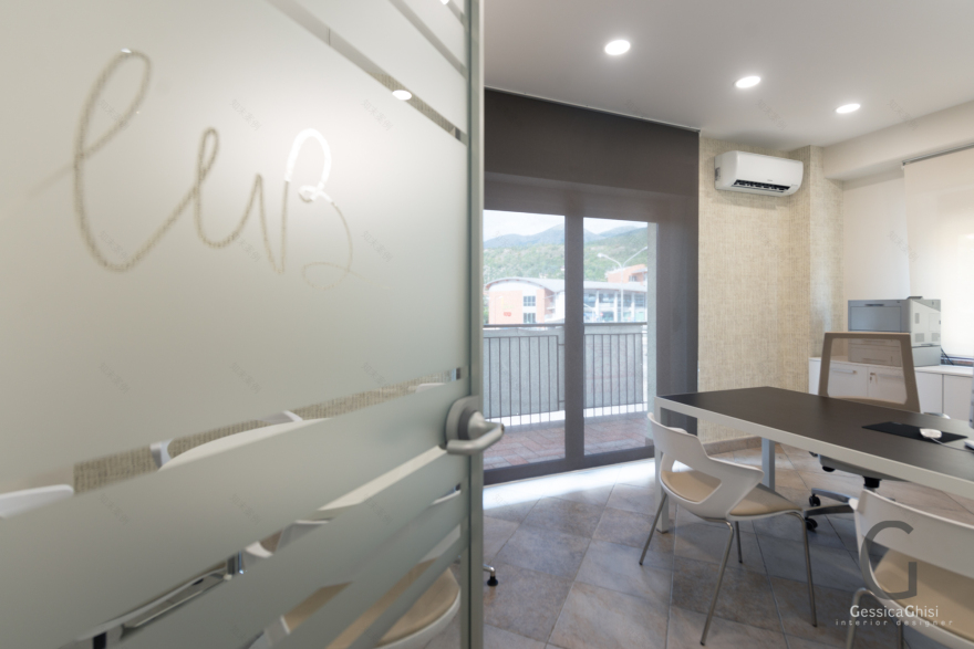 纯净优雅的保险咨询工作室设计-5