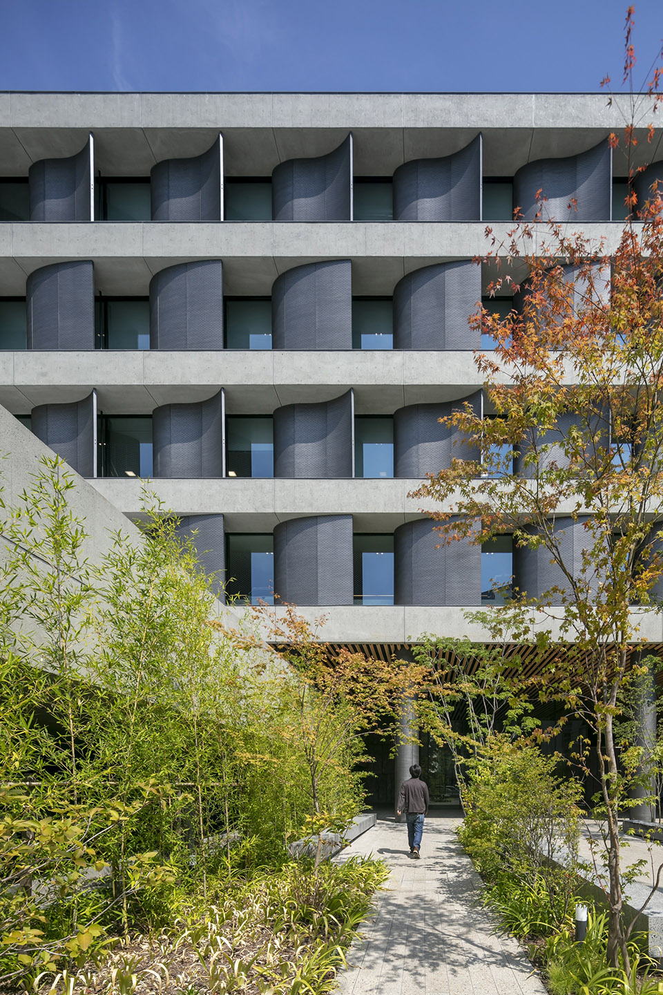 熊本城下町 · 融合环境特色的现代办公建筑丨日本熊本丨日建设计-16