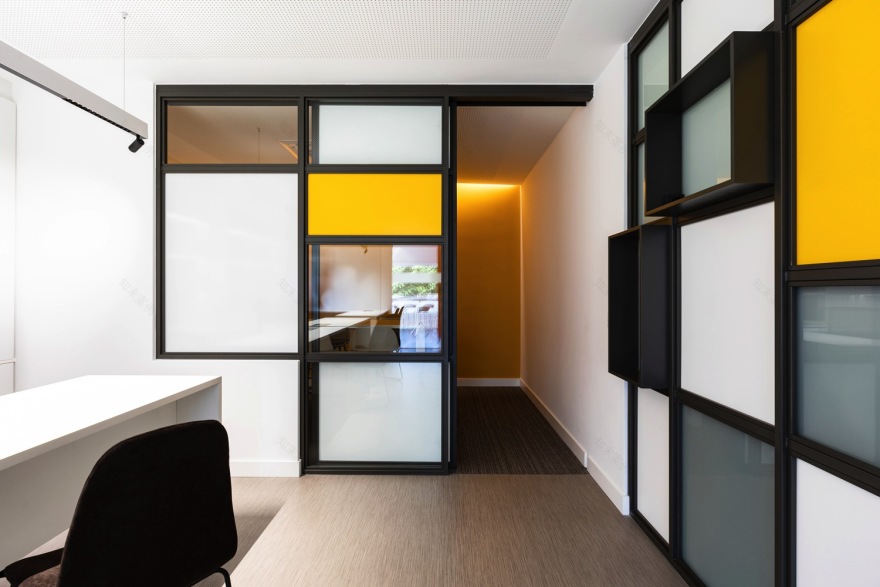 "优化空间利用,展现照明产品魅力的办公室设计"-7