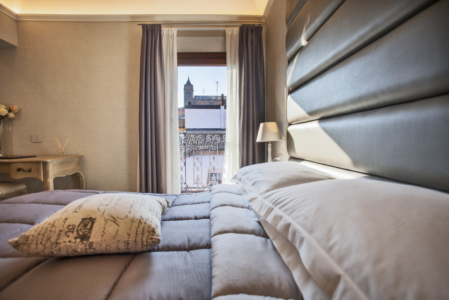 博洛尼亚城市中心,现代与古典交融的 Hotel Cavour 酒店设计-3