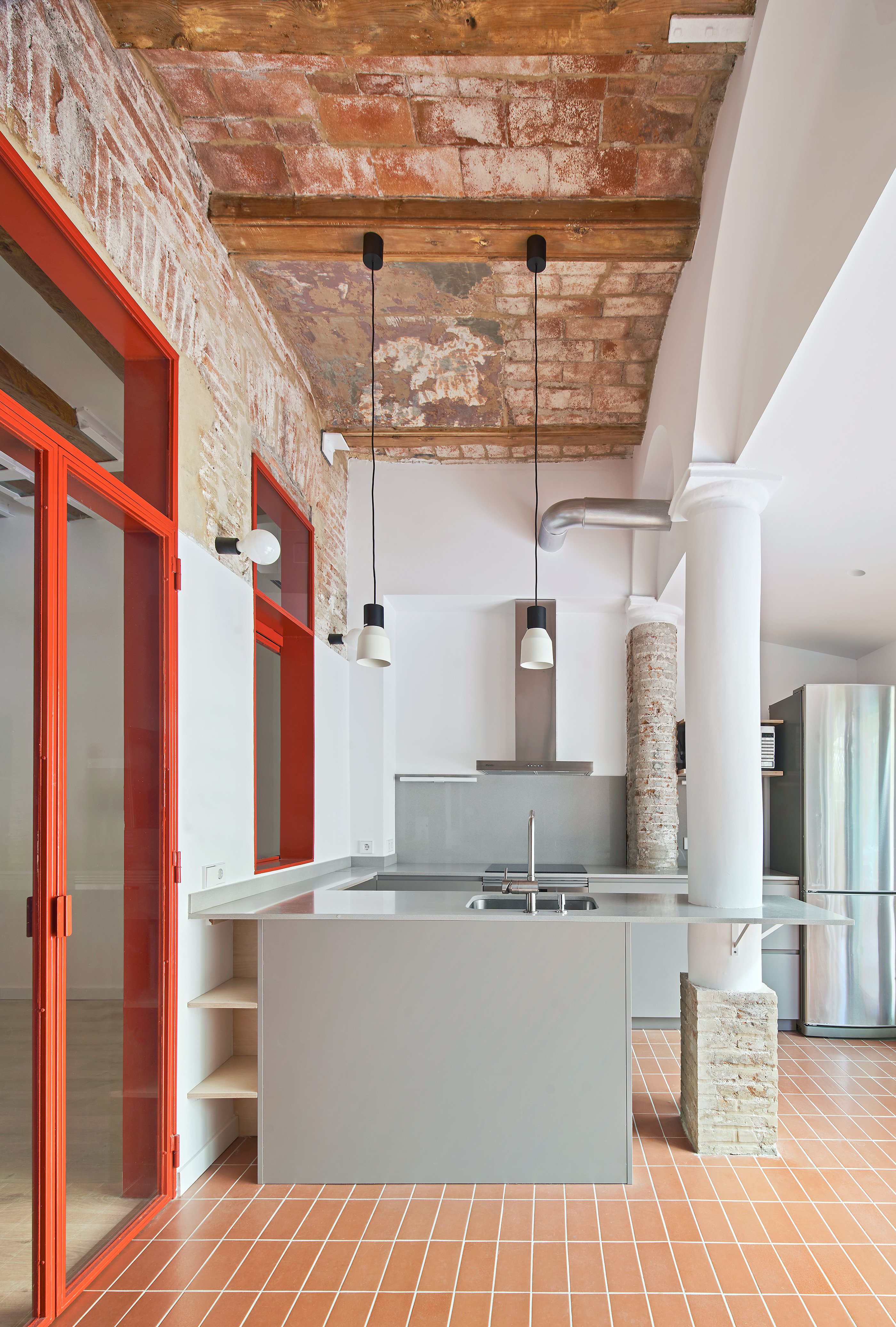 巴塞罗那 Poble Sec 区百年建筑的现代改造丨西班牙巴塞罗那丨estudio CO–A-2