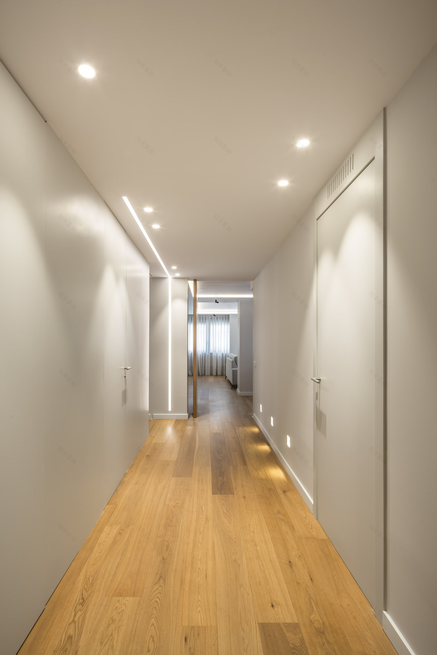 西班牙 70 年代老宅蜕变,明亮温馨宜居空间-1