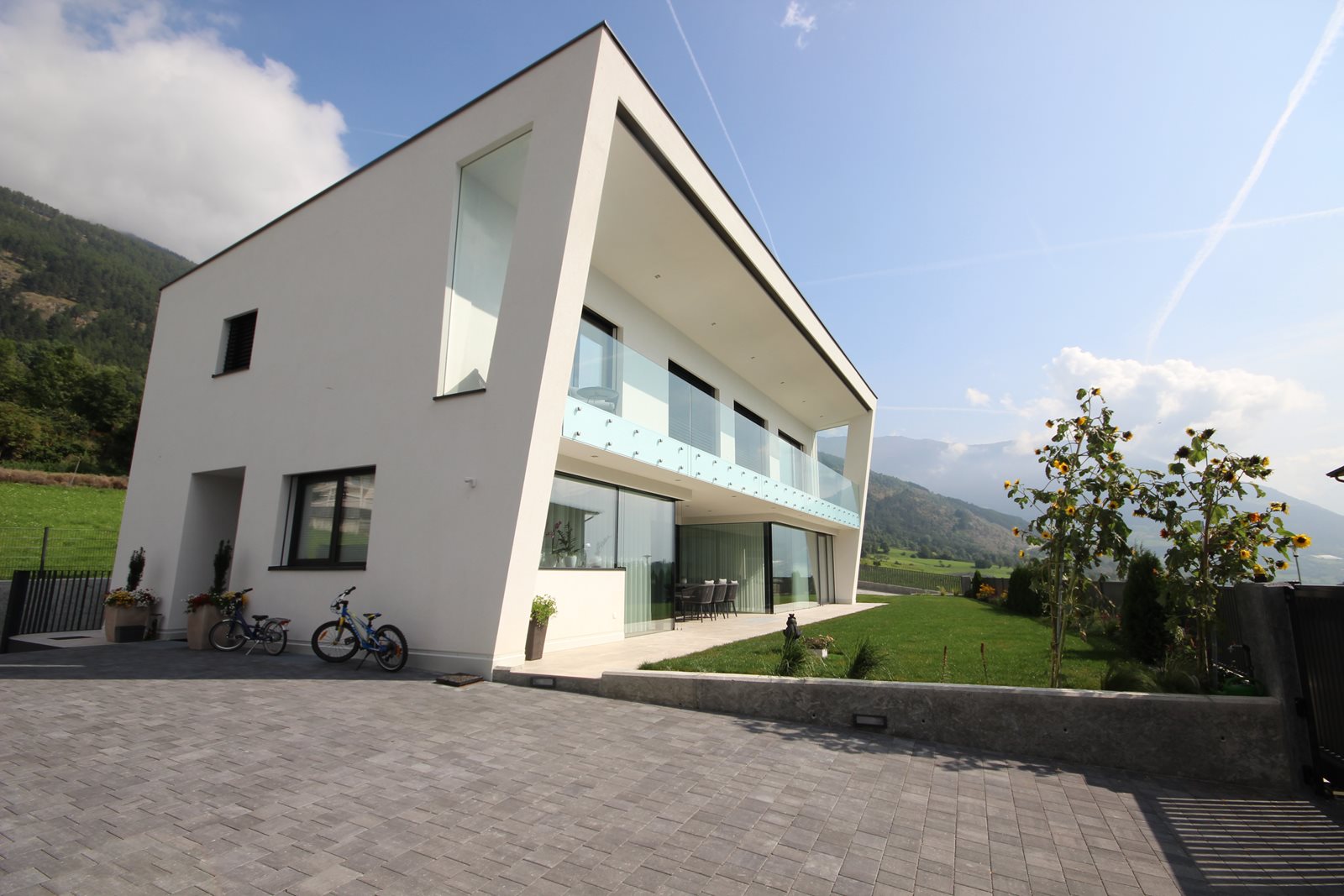 拥抱全景的简约家居设计-0