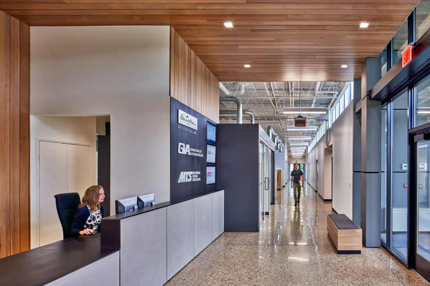 VanDyken Mechanical 总部改造 | 现代高效协同办公空间-11