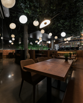 夏日餐厅"A taberna do trasno"——融入自然的设计