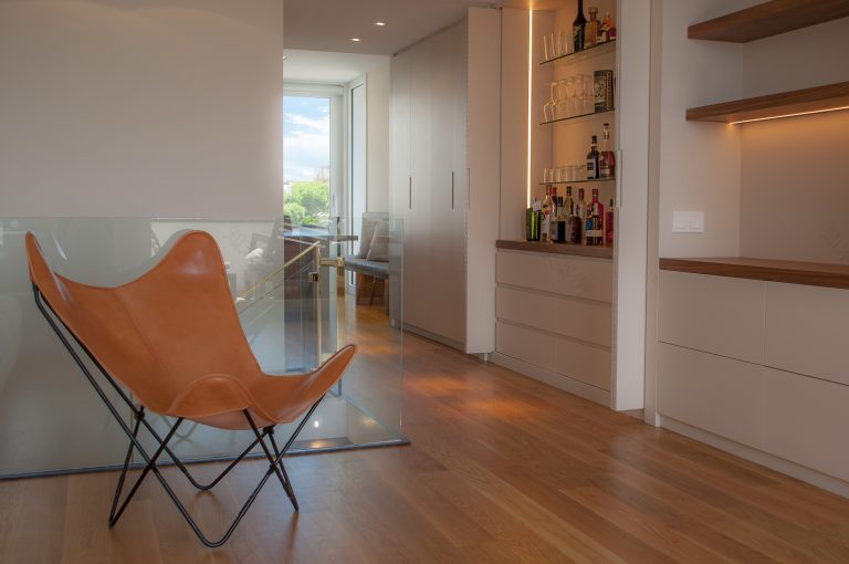 重塑 1960 年代公寓,尽享西班牙 Sitges 海湾美景-3