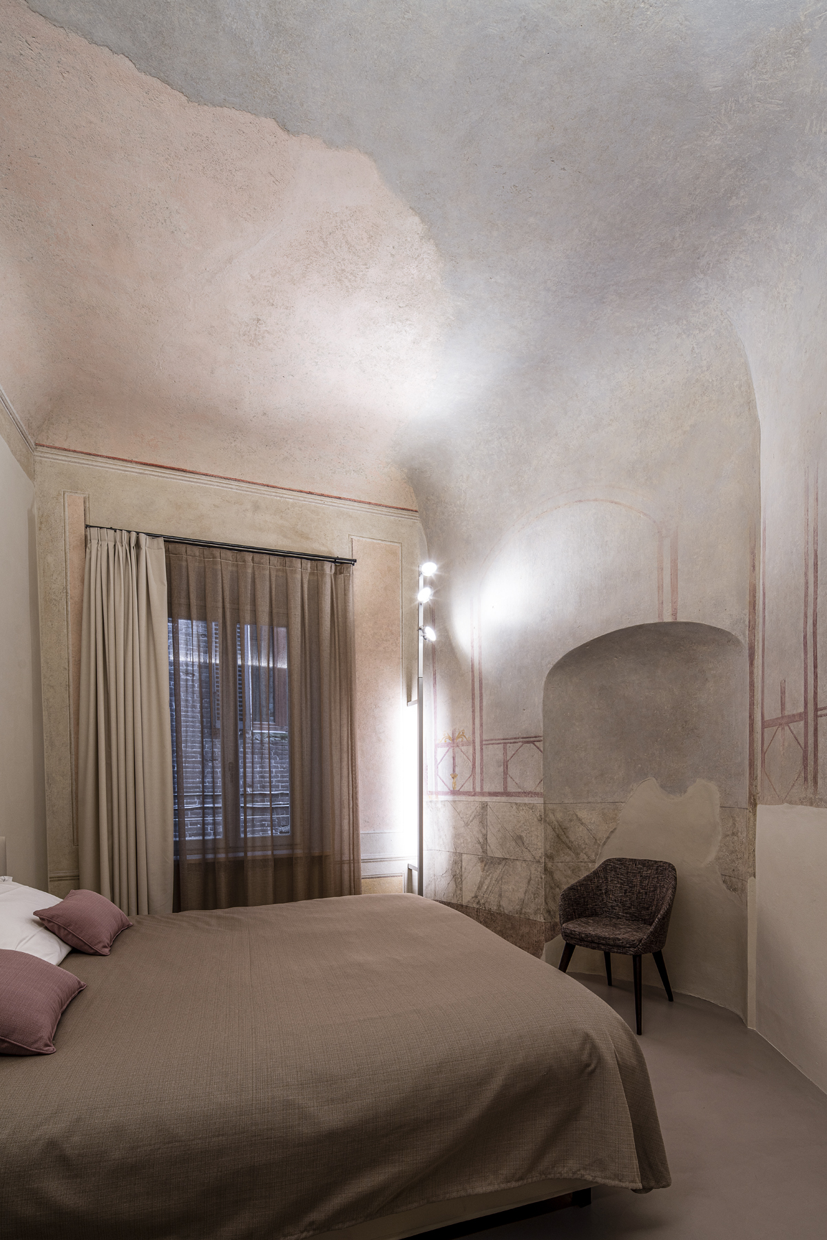 历史宅邸的现代重生 | 灯光与家具的完美融合-7