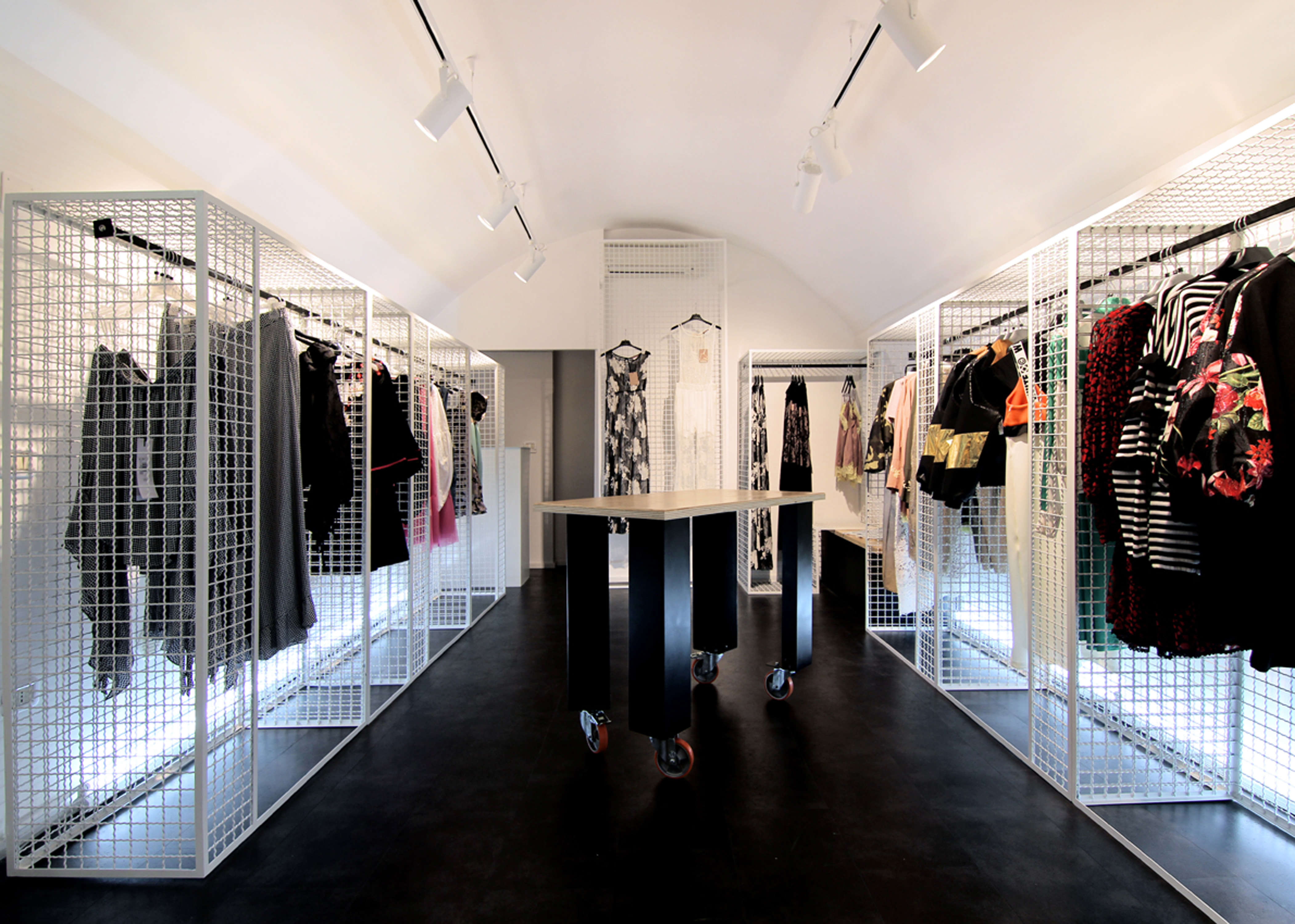 意大利女性时尚店“Mise en cage”设计-0