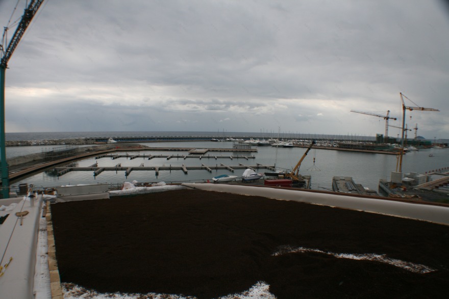 创新绿色斜坡屋顶-3