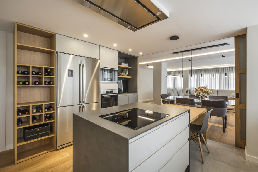 西班牙 70 年代老宅蜕变,明亮温馨宜居空间-0