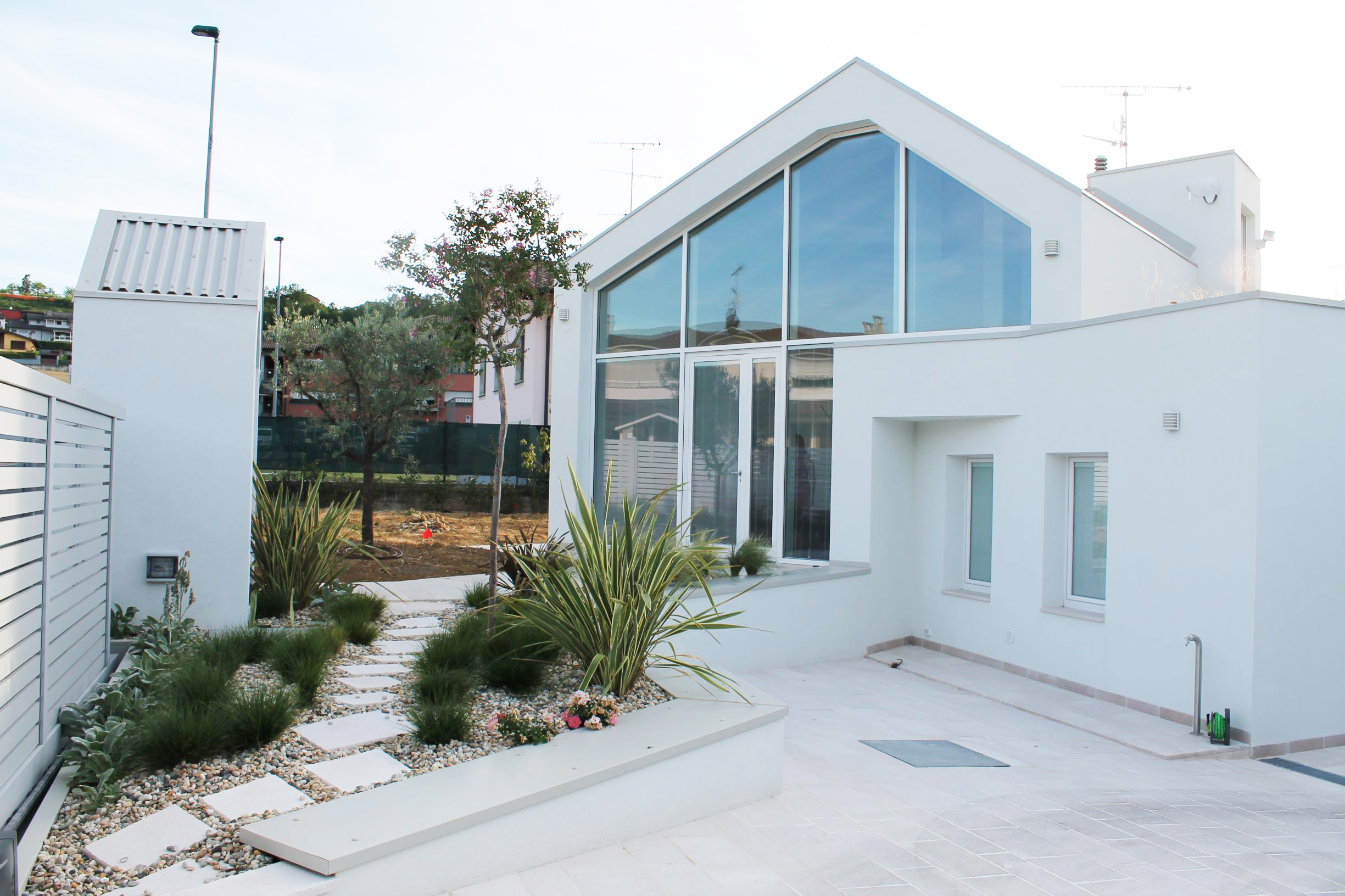 绿意盎然的光伏家园 · 意大利环保节能住宅-9