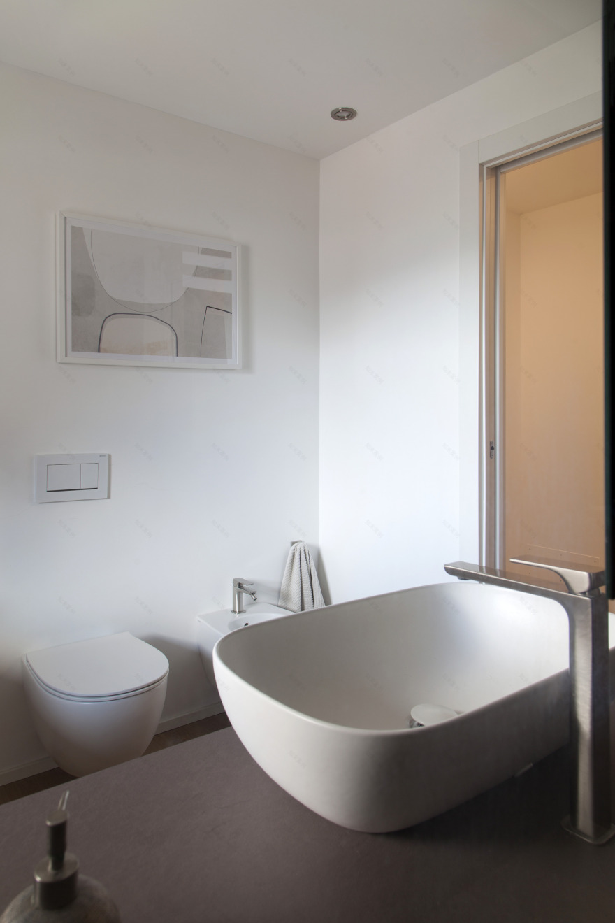 湖景宽幅公寓丨意大利莱科-22