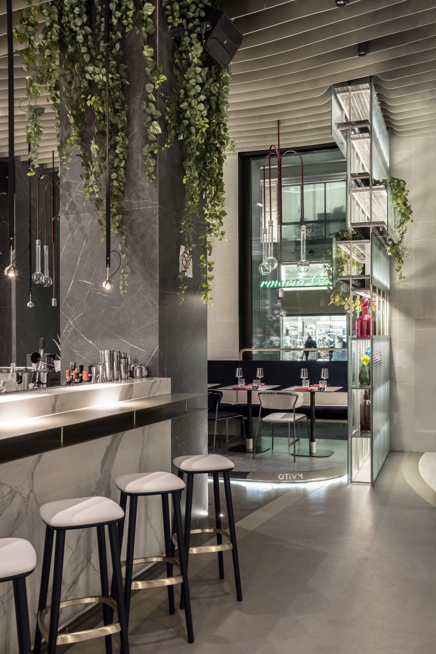 Milan 繁华中心的戏剧性餐厅-30