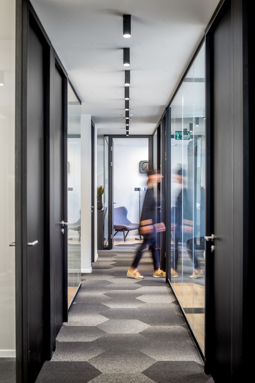 年轻现代的律师事务所办公室设计-13