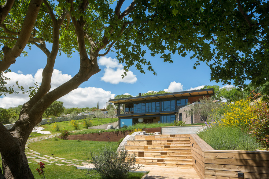 克罗地亚海滨别墅 | 融入自然的钢木结构美宅-27