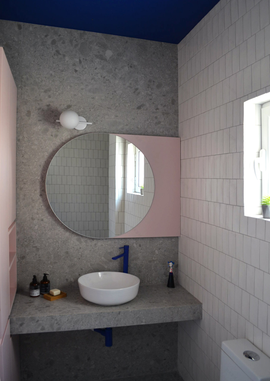 活力色彩的雅典浴室翻新设计-1