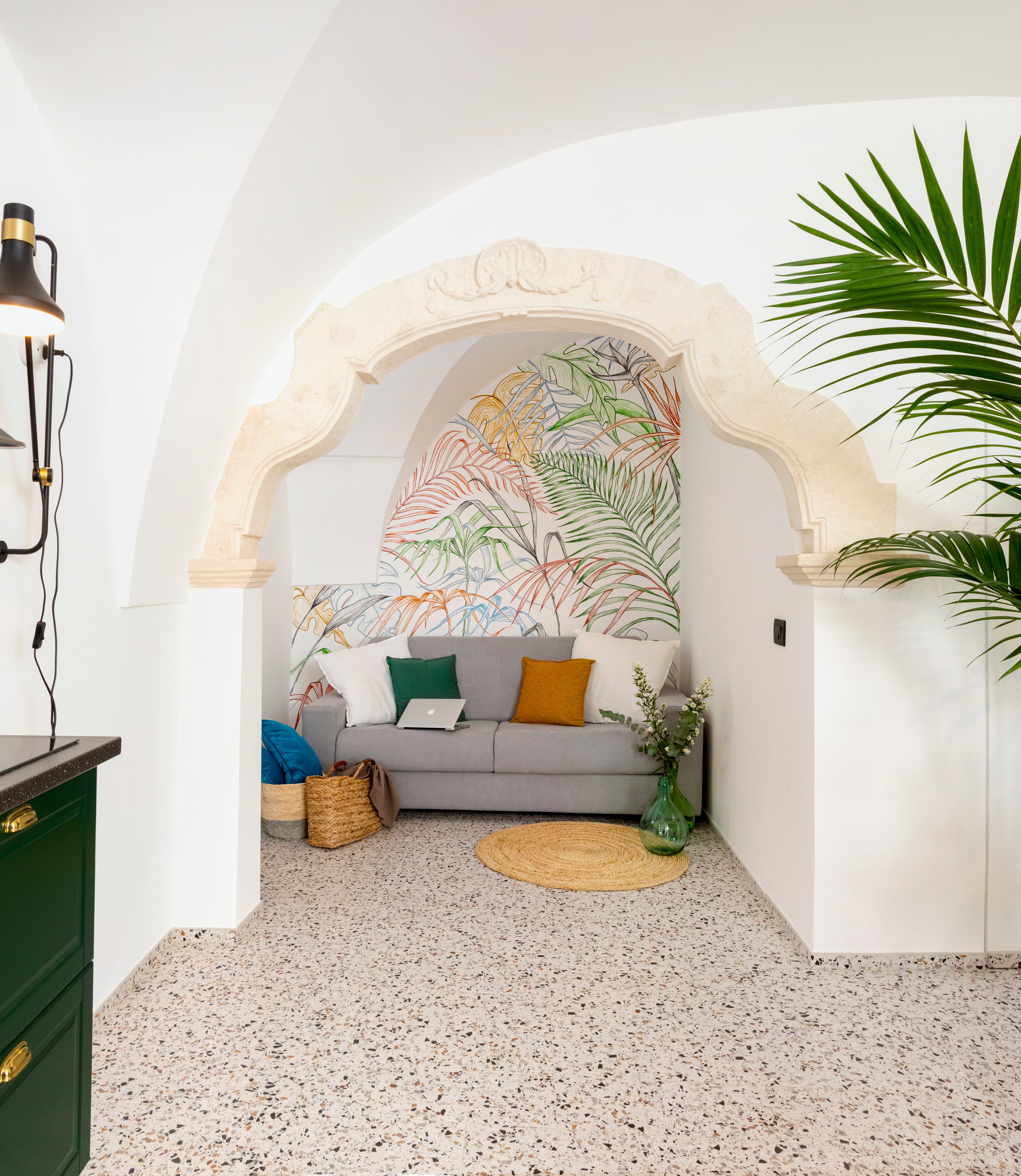 意大利风情传统公寓翻新，铁艺与石材的精致融合-7