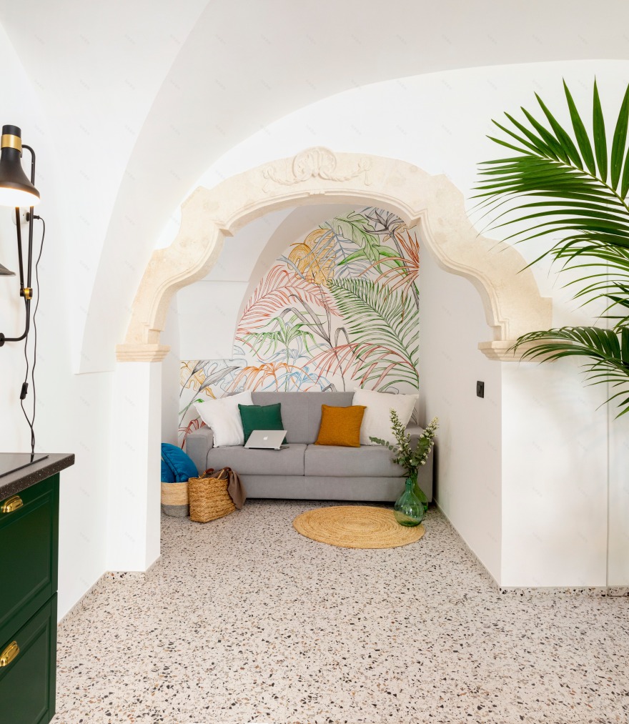 意大利风情传统公寓翻新,铁艺与石材的精致融合-7