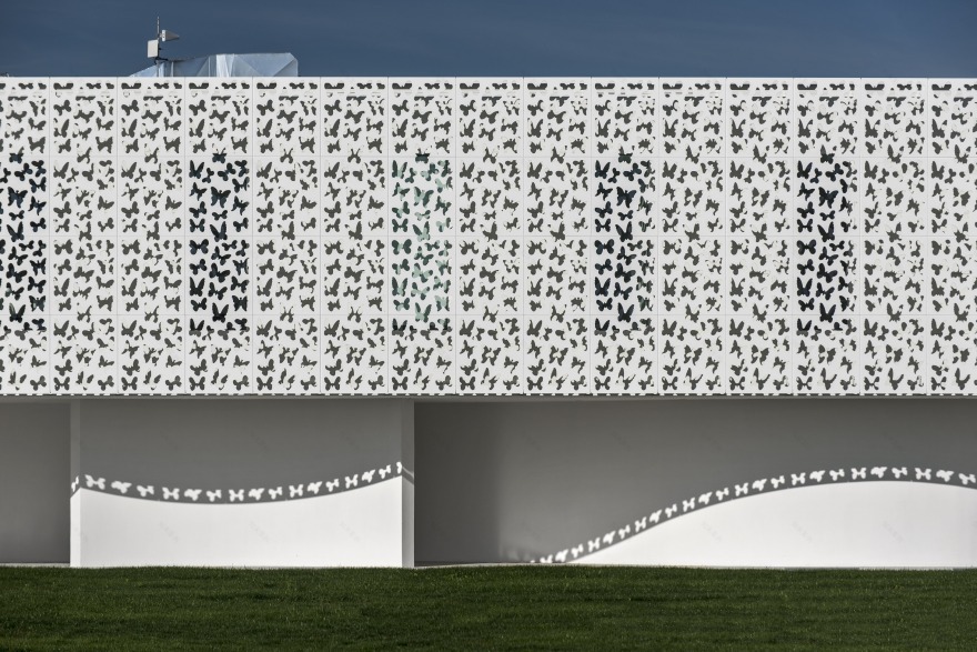 意式蝶舞·Omnicos 化妆品总部办公建筑-4