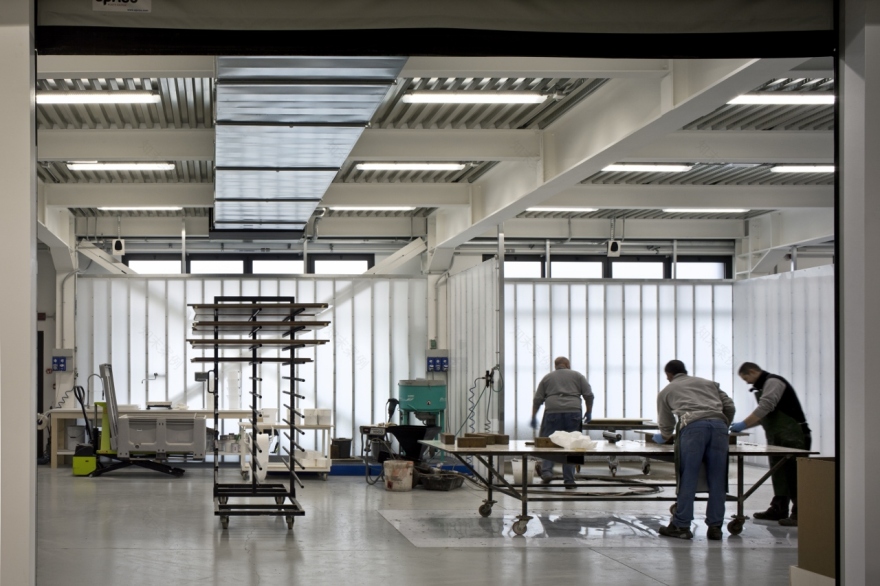 废弃厂房的再生之旅·C&P Architetti 办公建筑案例-11