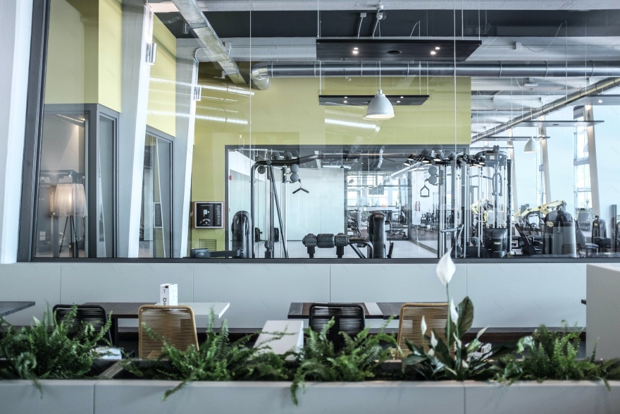 Olivetti 旧厂房改造,工业风 Spa、健身房和餐厅焕发新生-0