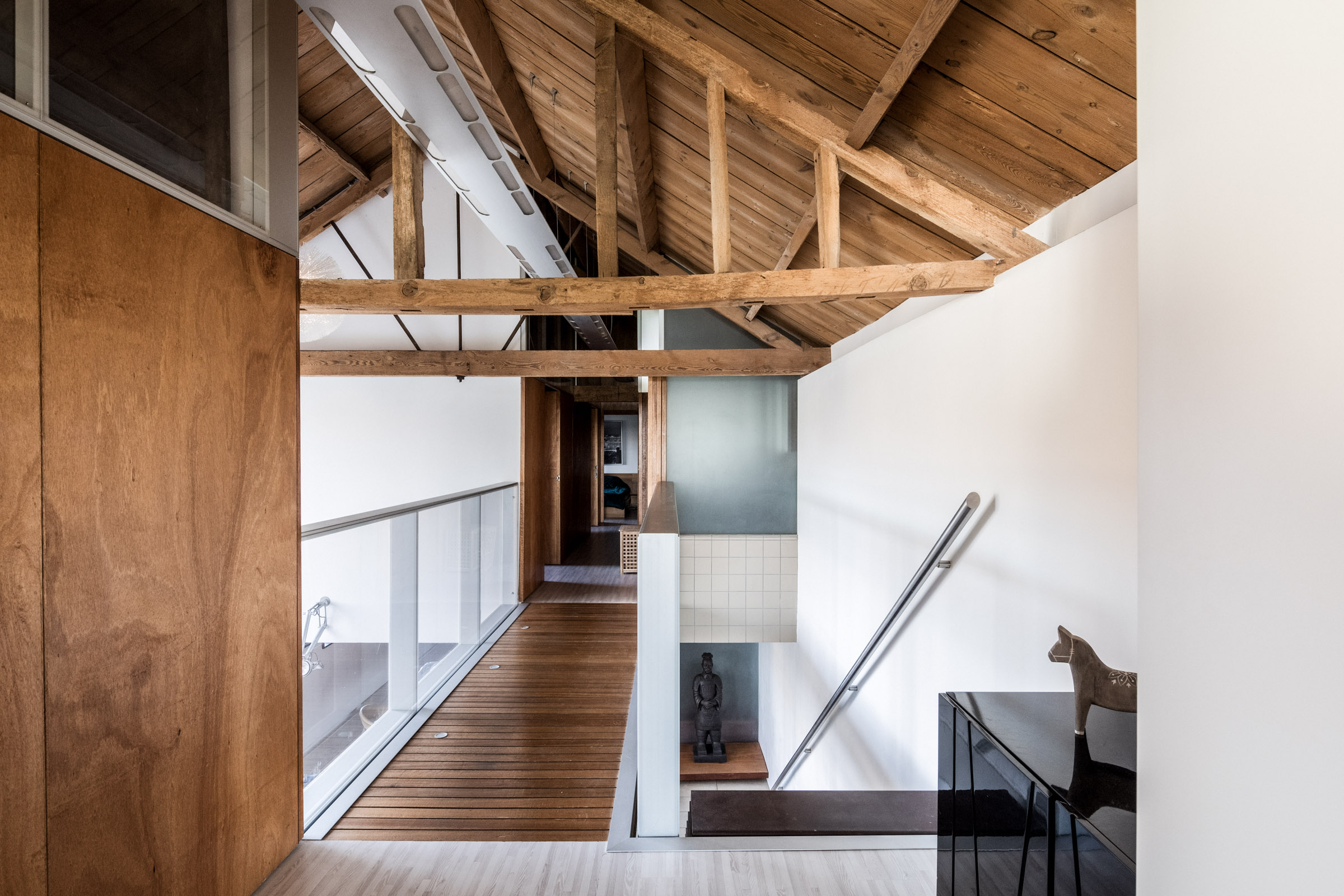 百年粮仓变身为现代别墅-9