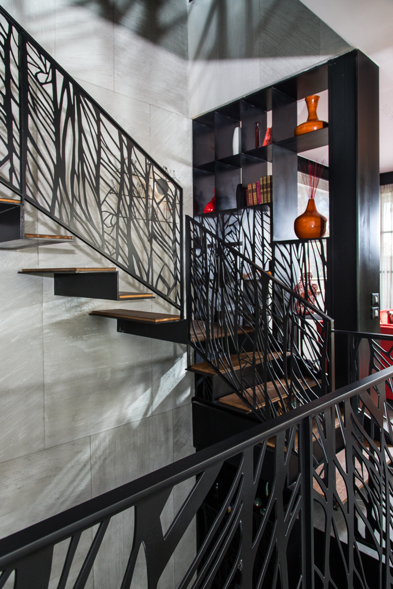 以色列霍隆半独立别墅,绿色 basement 散发爱尔兰酒吧气息-29