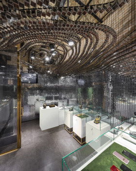 Tehran 珠宝店"Qajar 古董镜"主题设计